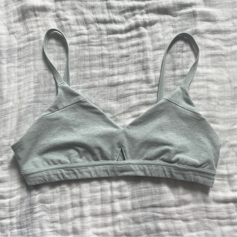 Alo Yoga Alosoft Lounge Bra Light Powdery Blue